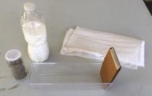 Materials: sugar and sand in shakers, tray and cardboard paddle, tissues